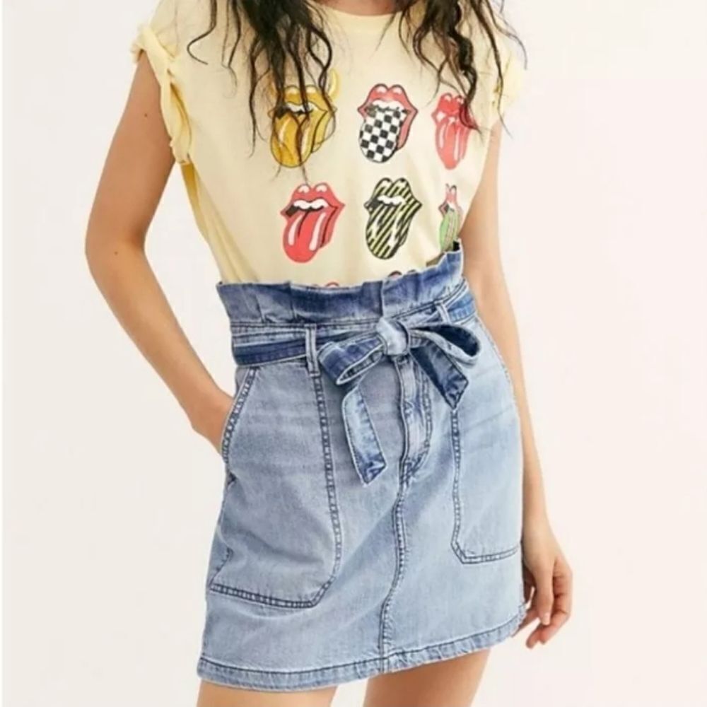 Free People Splender in the grass paper bag tie waist demin mini skirt size 4
